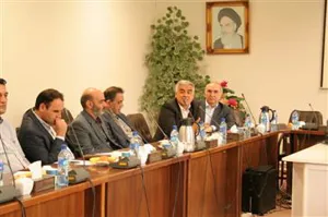 نشست هم اندیشی مدیران عامل واحدهای تولیدی انواع کیک و شکلات استان با معاون غذا و دارو